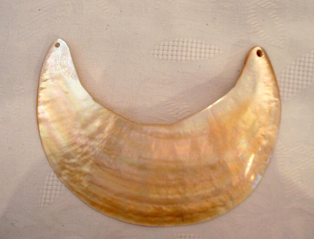 ANTIQUE PEARL SHELL PENDANT, NEW GUINEA