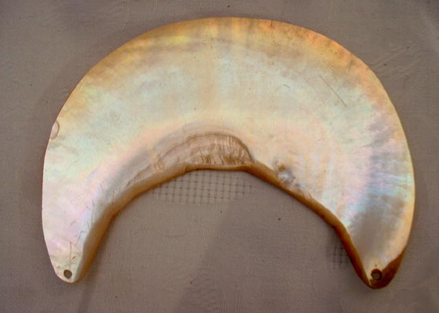 ANTIQUE PEARL SHELL PENDANT, NEW GUINEA