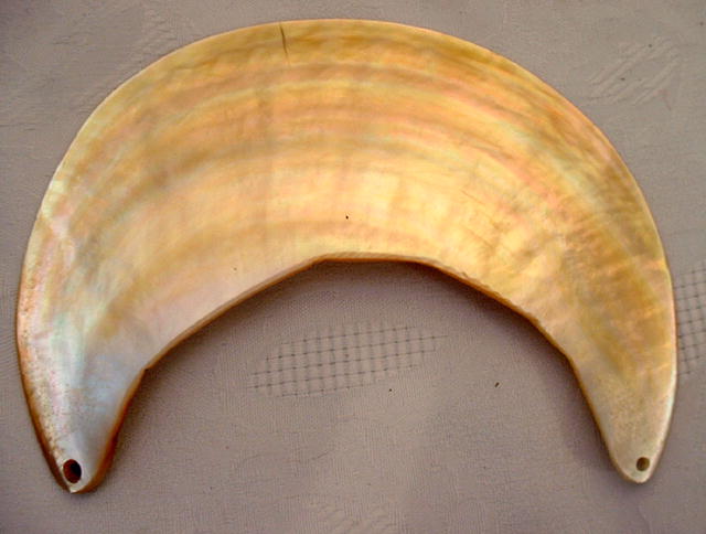 ANTIQUE PEARL SHELL PENDANT, NEW GUINEA