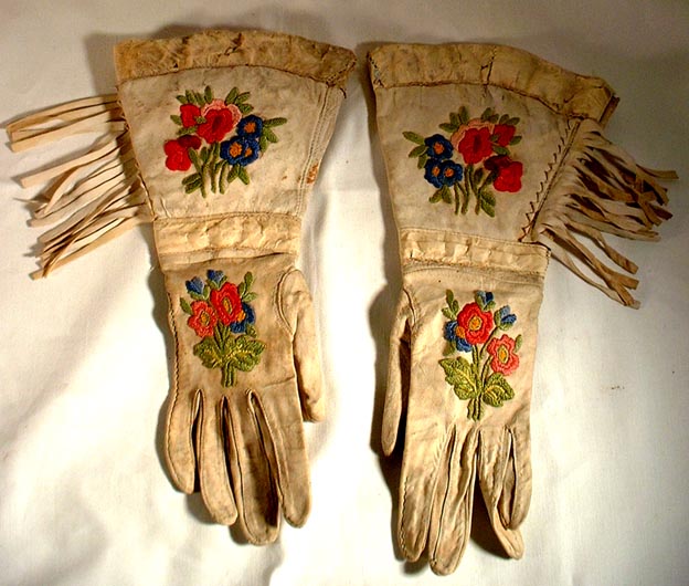 ANTIQUE NATIVE INDIAN GLOVES GAUNTLETS