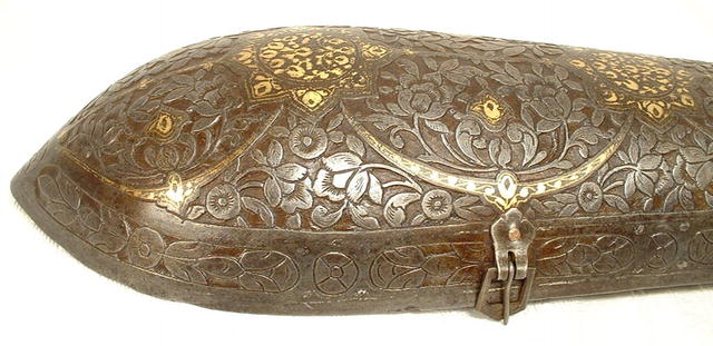 ANTIQUE INDO PERSIAN AMOR BAZU BAND, 18th cent.