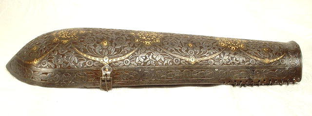 ANTIQUE INDO PERSIAN AMOR BAZU BAND, 18th cent.