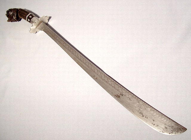 ANTIQUE 19TH CENTURY ISLAMIC MALAY SWORD GOLOK