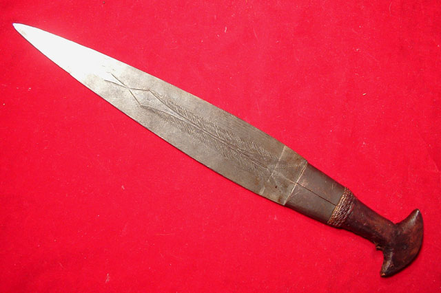 OLD, CIRCA 1900 AD, AFRICAN ARM DAGGER