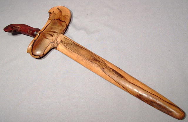 ANTIQUE SHORT SWORD KRIS, CIRCA 1800