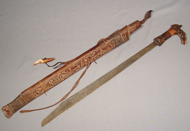 ANTIQUE DAYAK MANDAU PARANG SWORD, 19TH CENTURY