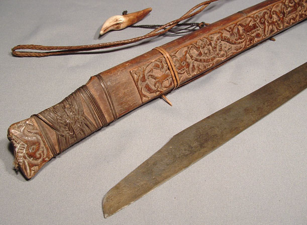 ANTIQUE DAYAK MANDAU PARANG SWORD, 19TH CENTURY