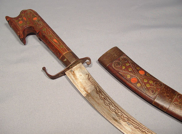 ANTIQUE ISLAMIC MOROCCAN DAGGER NIMCHA, CIRCA 1900