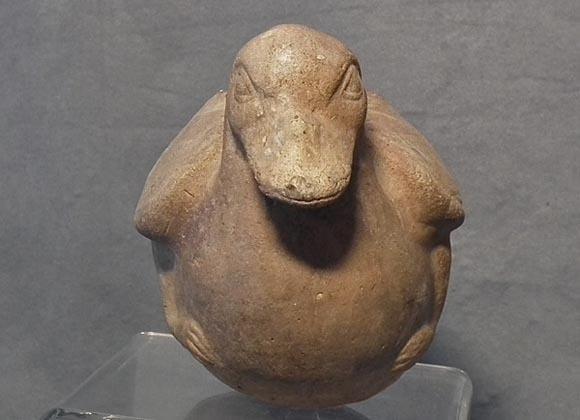 Antique Pr-Columbian Moche Terracotta Duck Effigy Vessel