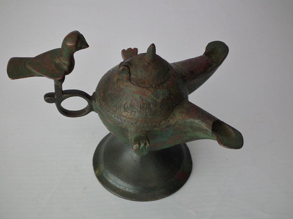 Antique Medieval Islamic Double-Wicked Bronze Oil Lamp Khorasan Seljuk Seljuq 12th C