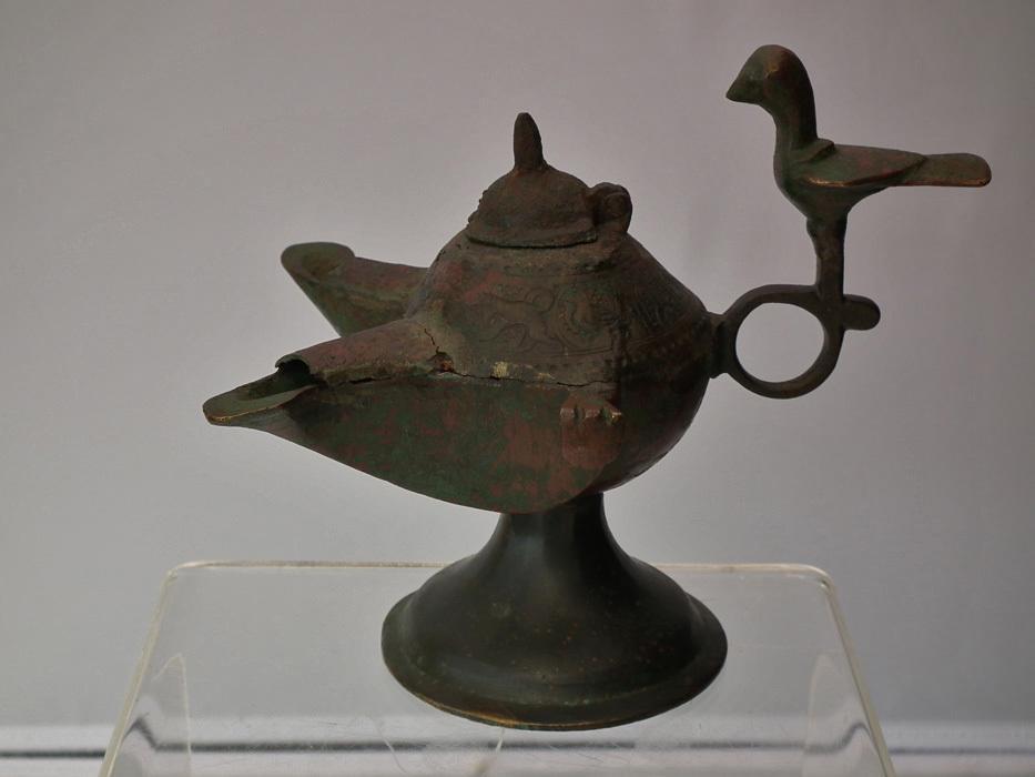 Antique Medieval Islamic Double-Wicked Bronze Oil Lamp Khorasan Seljuk Seljuq 12th C