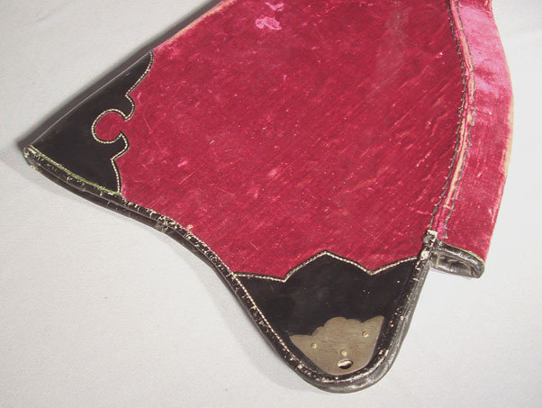 ANTIQUE CHINESE BOW CASE, 18th century