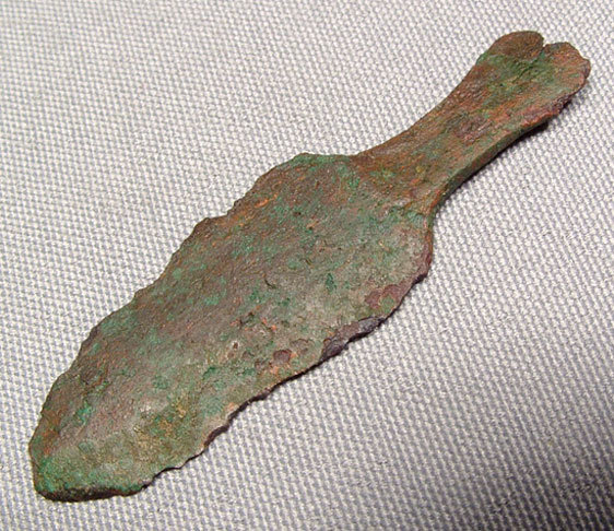 ANCIENT CELTIC BRONZE ARROW HEAD, 800-475 BC