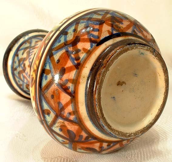 ANTIQUE EUROPEAN MAJOLICA VASE, 18th-19th