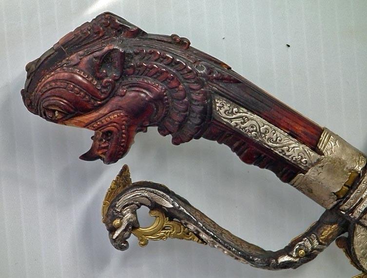 Antique Ceylonese Sinhalese Sword Kastane 17th -18th century Ceylon Sri Lanka
