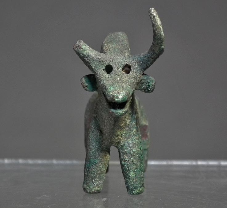 Ancient 1000 B.C. Western Asiatic Bronze Zebu Bull