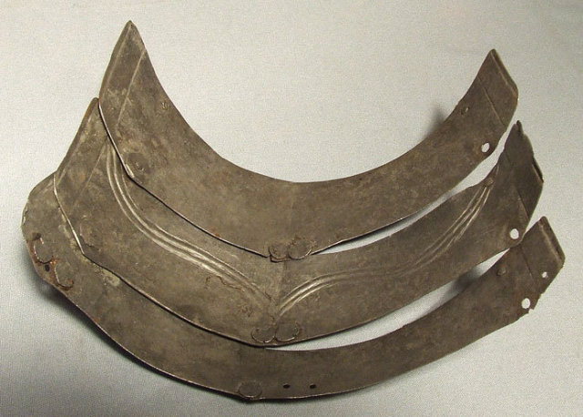 SOLD Antique Armour Armor Spaulder 16th century