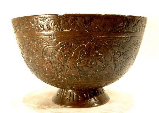 13TH CENTURY ISLAMIC BRONZE BOWL