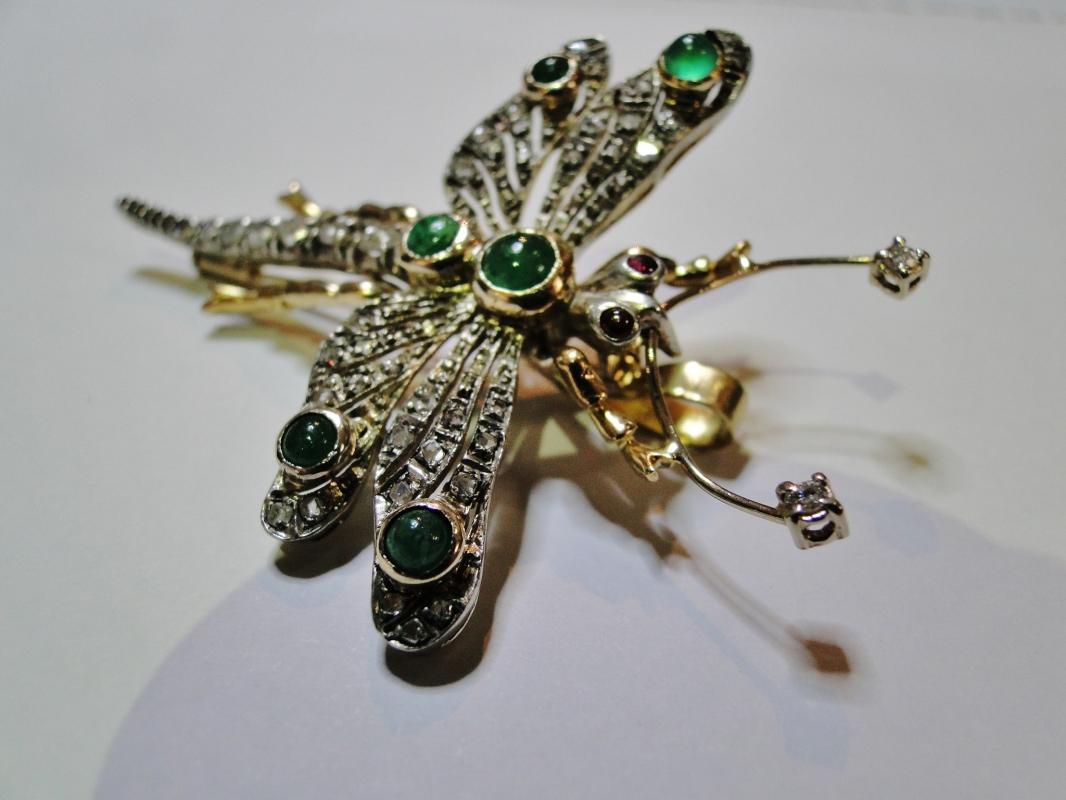FINE ORNATE 18K GOLD DIAMOND & EMERALD FIGURAL BROOCH DRAGONFLY SIGNED