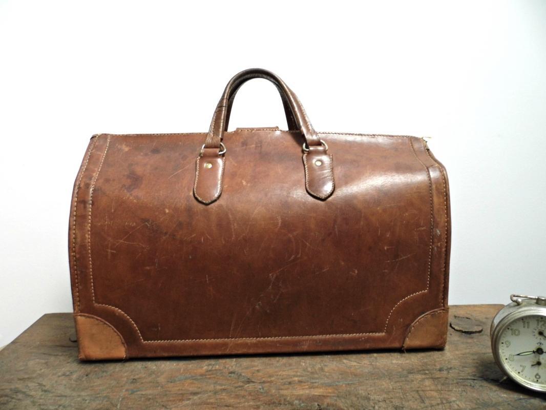 Vintage Leather Doctors Bag Saddle Duffle Chestnut Brown Weekend Duffel Travel Retro Luggage Bag Train Case Overnight Bag Weekend Bag Clasp
