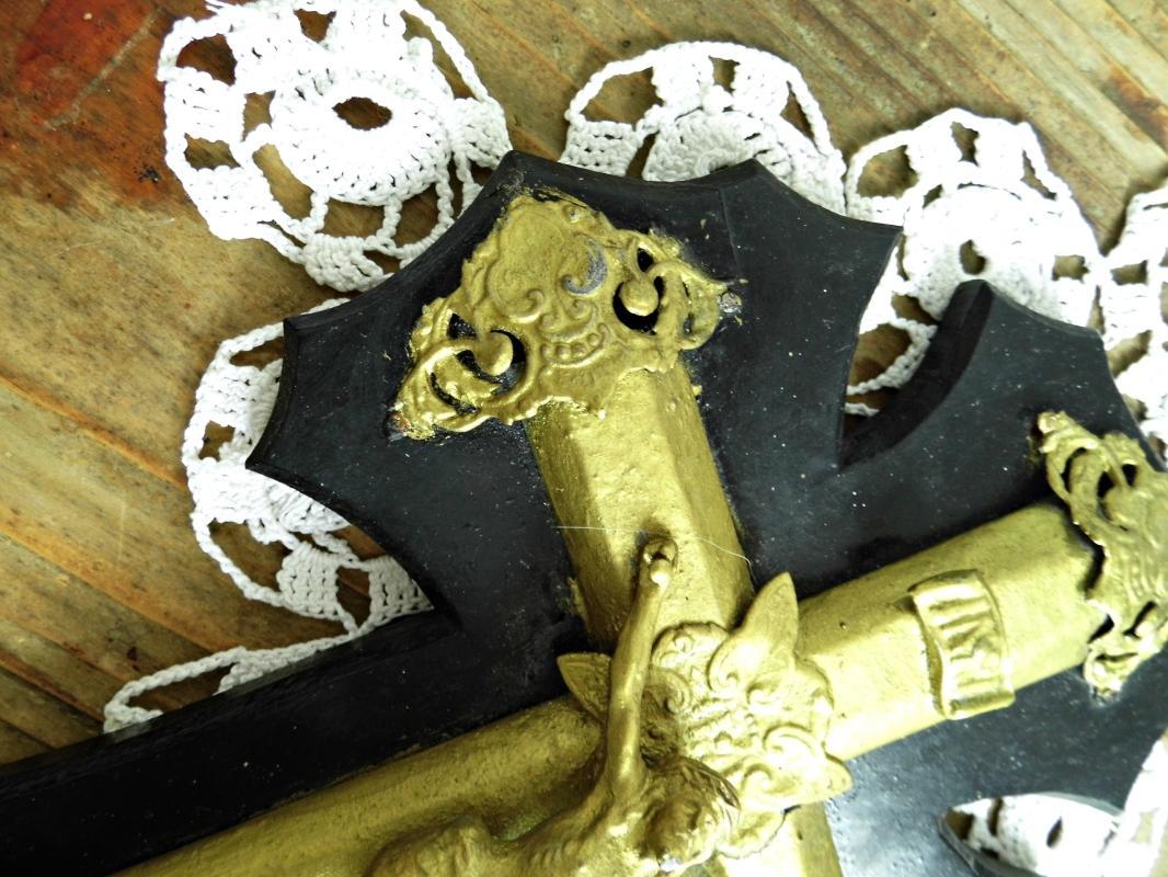 Antique Wall Cross Wood Hanging Crucifix Jesus Christ Vintage Ornate Black Gold Cross Catholic Religious Christian Decor Home Chapel Altar