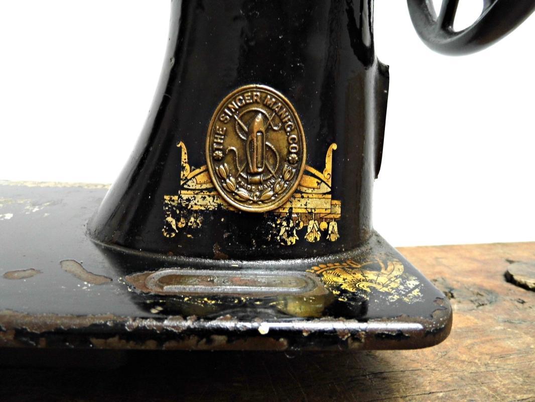1910s Antique Singer Sewing Machine Head Unit Black Gold Vintage Treadle Hand Crank Sewing Display Case Collectible Rustic Decor Epsteam