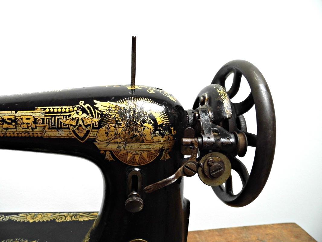 1910s Antique Singer Sewing Machine Head Unit Black Gold Vintage Treadle Hand Crank Sewing Display Case Collectible Rustic Decor Epsteam