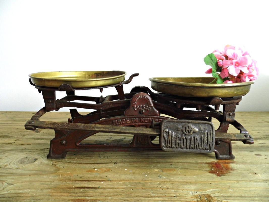 Antique Kitchen Scale Vintage Market Balance Hungary Cast Iron Metal Brown Scale Counter Scale Rustic Farmhouse Kitchen Industrial Decor