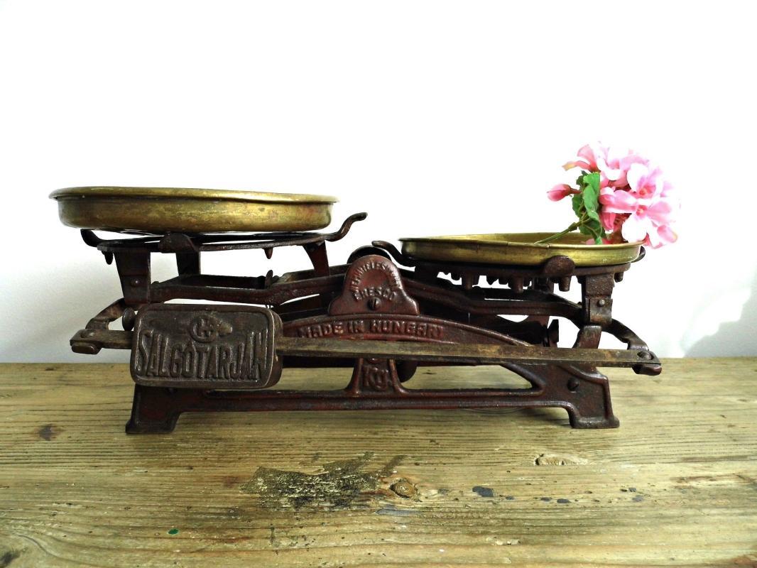 Antique Kitchen Scale Vintage Market Balance Hungary Cast Iron Metal Brown Scale Counter Scale Rustic Farmhouse Kitchen Industrial Decor