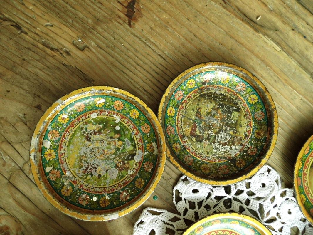 Set 10 Antique Tin Metal Coasters Vintage Drink Bottle Cup Mat Platter Round Green Gold Floral Village Motif Barware Utensil Farmhouse Decor