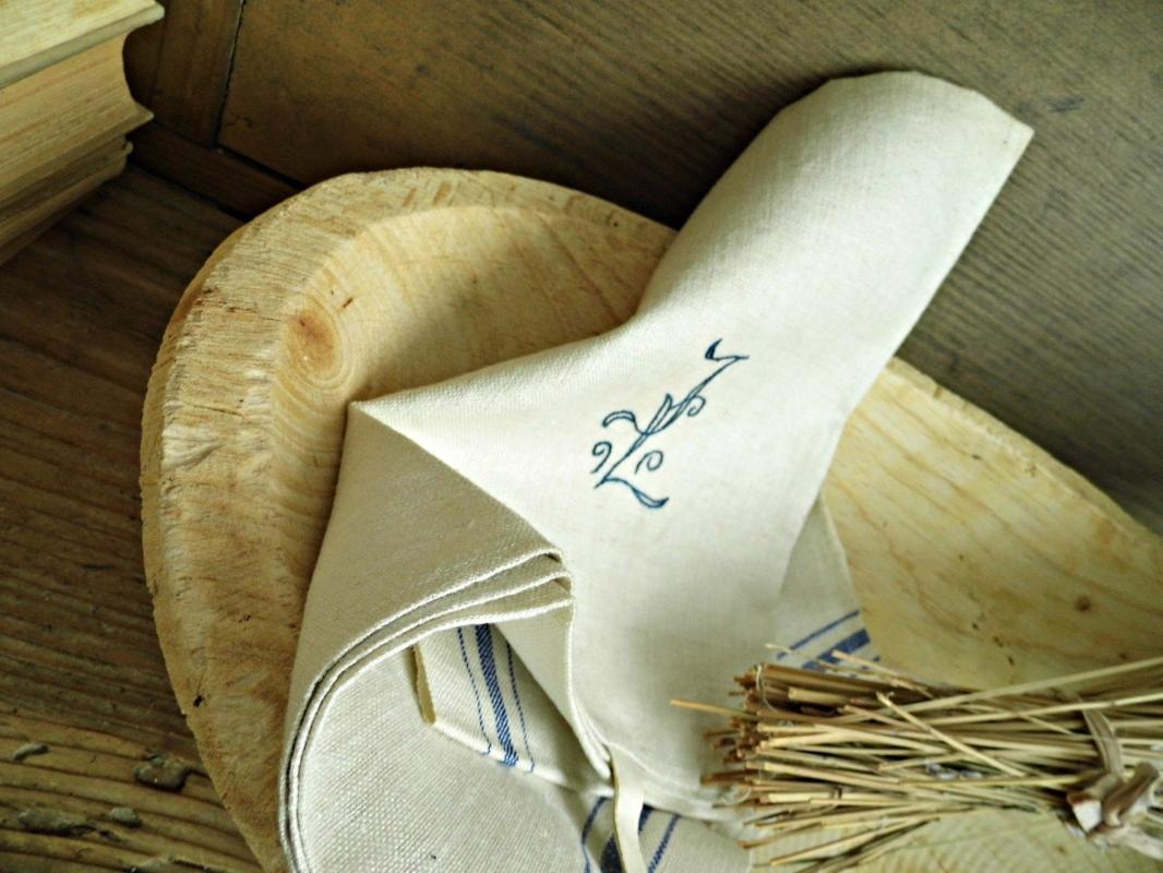 Vintage Large Wooden Dough Bowl Primitive Trencher Hand Carved Poplar Wood Decorative Dish Bowl Primitive Rustic Kitchen Farmhouse Decor