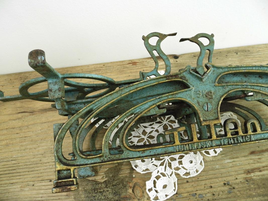 Antique Kitchen Scale Blue Green Vintage Metal Market Balance Scale Brass Trays Cast Iron Counter Rustic Farmhouse Kitchen Industrial Decor