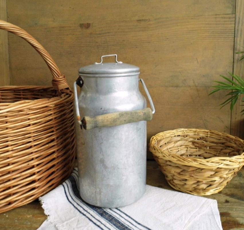 Vintage Aluminum Milk Can Lid Wooden Handle Milk Pail Container Silver Rustic Milk Canister Metal Bucket Enamelware Farmhouse Kitchen Decor
