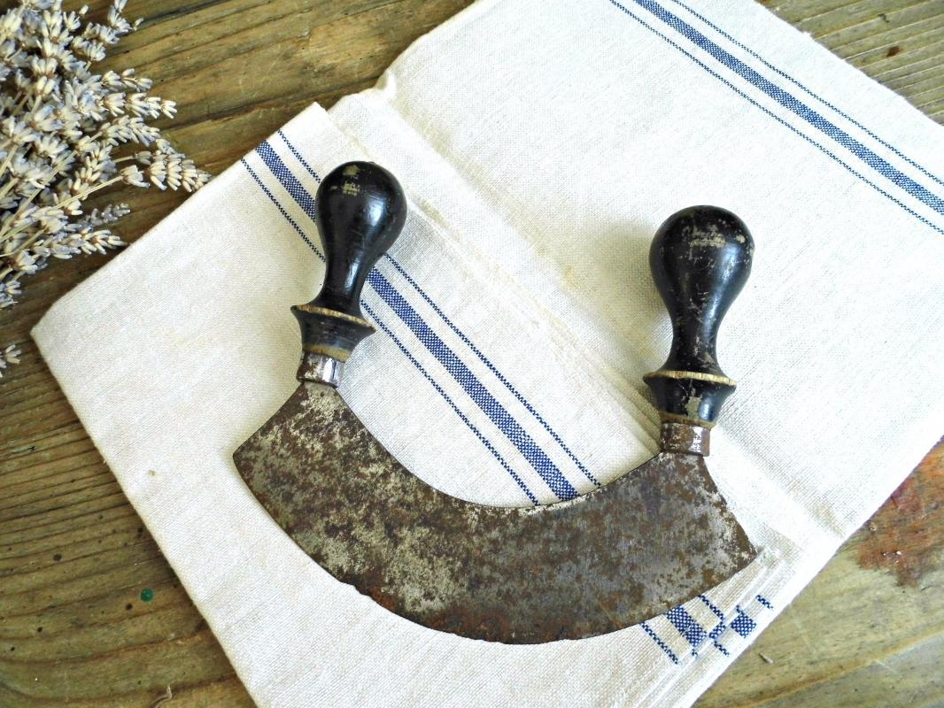 Antique Mezzaluna Rocking Slicer Vintage Herb Chopper Wood Food Mincer Double Handled Vegetable Cutter Knife Kitchen Utensil Farmhouse Decor