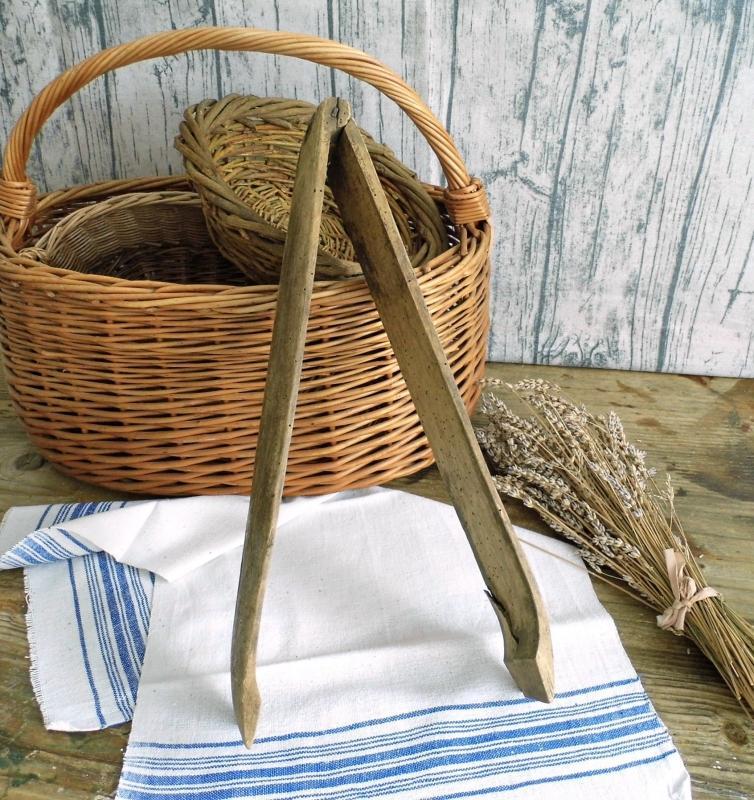 Antique French Wash Tongs Wood Carved Clothes Hand Wash Laundry Pincers Large Primitive Rustic Farmhouse Decor Laundry Tool Room Photo Prop