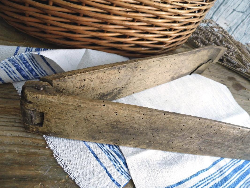 Antique French Wash Tongs Wood Carved Clothes Hand Wash Laundry Pincers Large Primitive Rustic Farmhouse Decor Laundry Tool Room Photo Prop