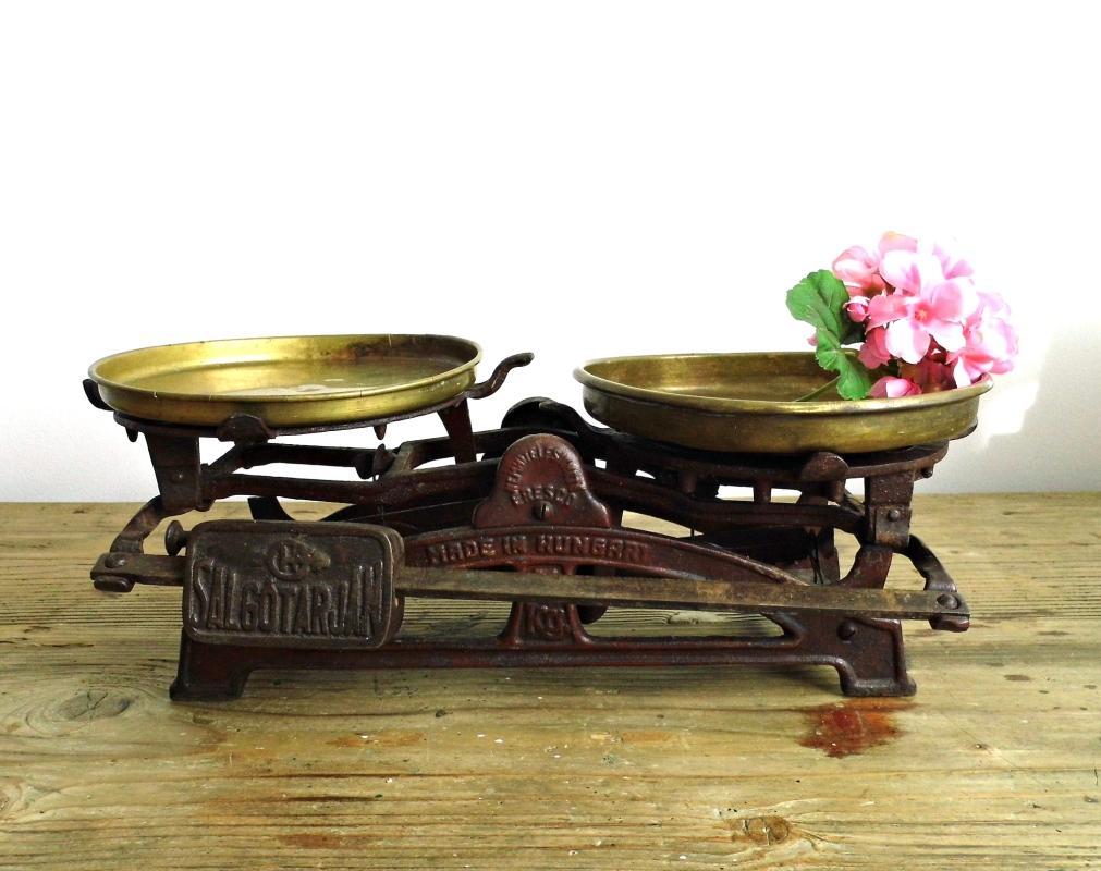 Antique Kitchen Scale Vintage Market Balance Hungary Cast Iron Metal Brown Scale Counter Scale Rustic Farmhouse Kitchen Industrial Decor