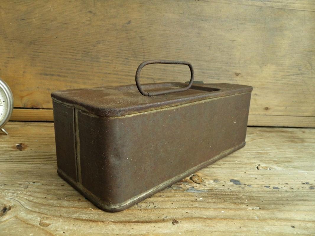 Antique Kerosene Can with Handle Gas Canister Container Vintage Railroad Tool Metal Box Oil Fuel Box Industrial Decor Tinware Man Cave Decor
