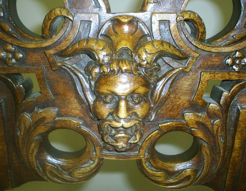 French Gothic Caquetoires