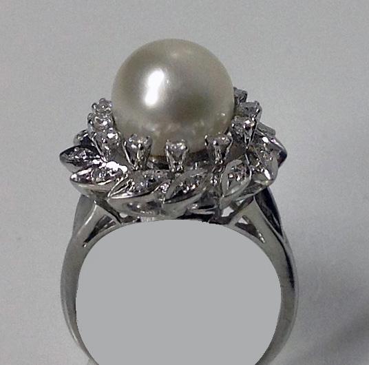 18K Pearl and Diamond cluster Ring.