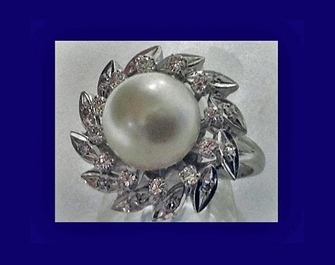 18K Pearl and Diamond cluster Ring.