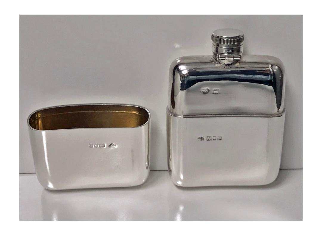 English heavy large Silver flask, London 1909, Goldsmiths & Silversmiths Co