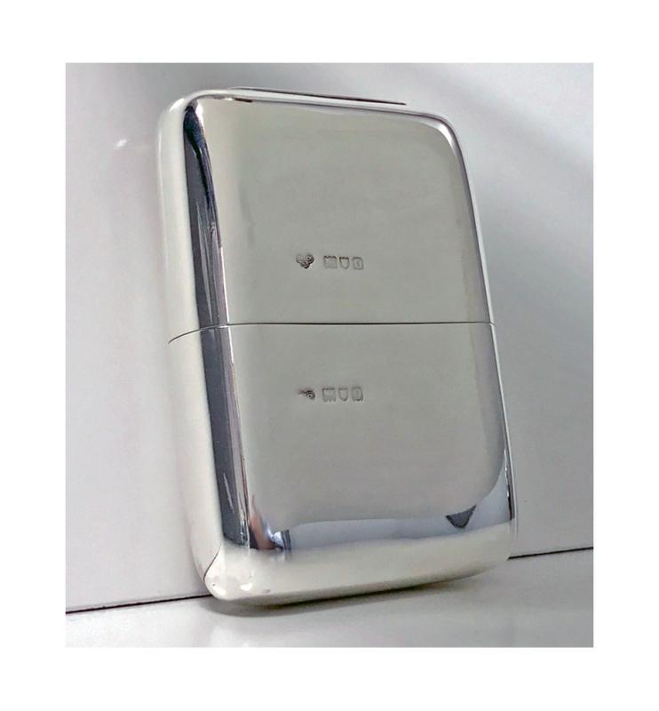 English heavy large Silver flask, London 1909, Goldsmiths & Silversmiths Co