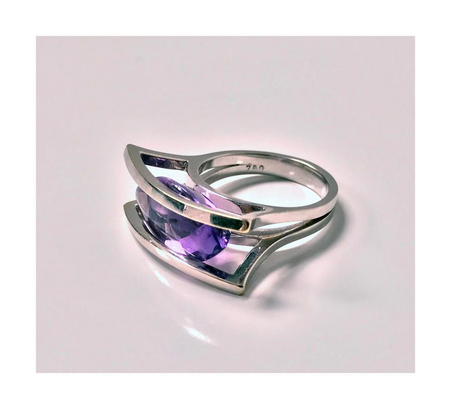 Modernist 18K white gold and Amethyst abstract Ring, 20th century
