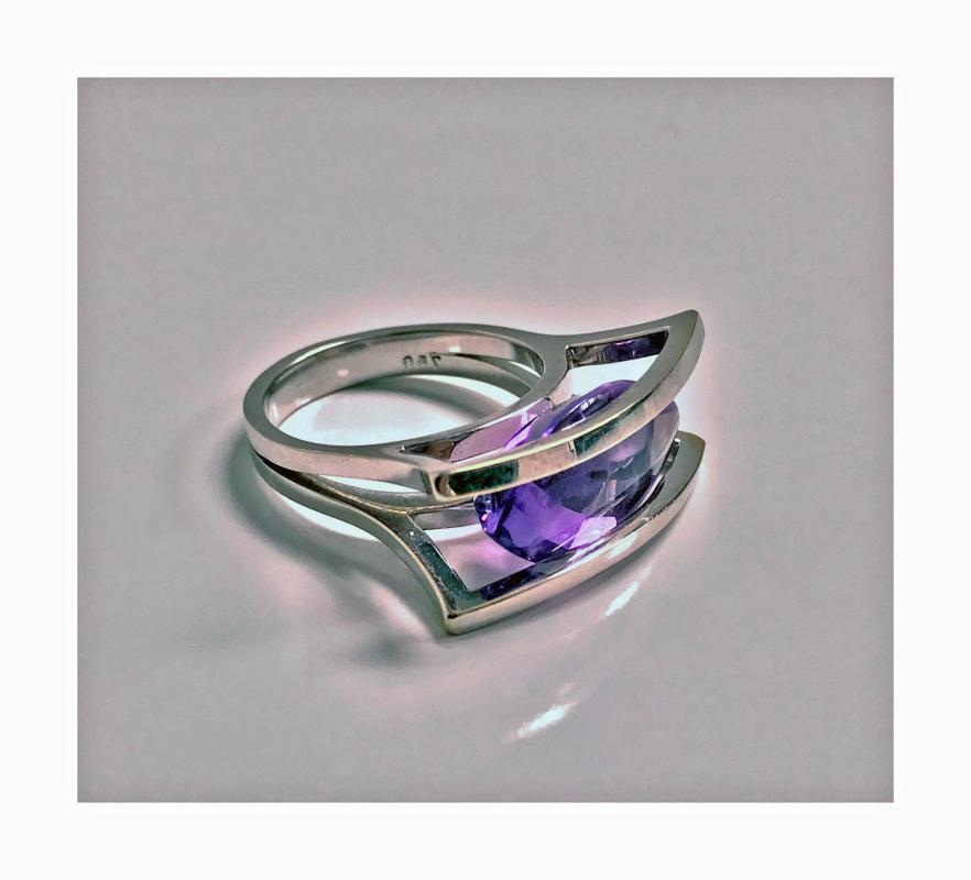 Modernist 18K white gold and Amethyst abstract Ring, 20th century