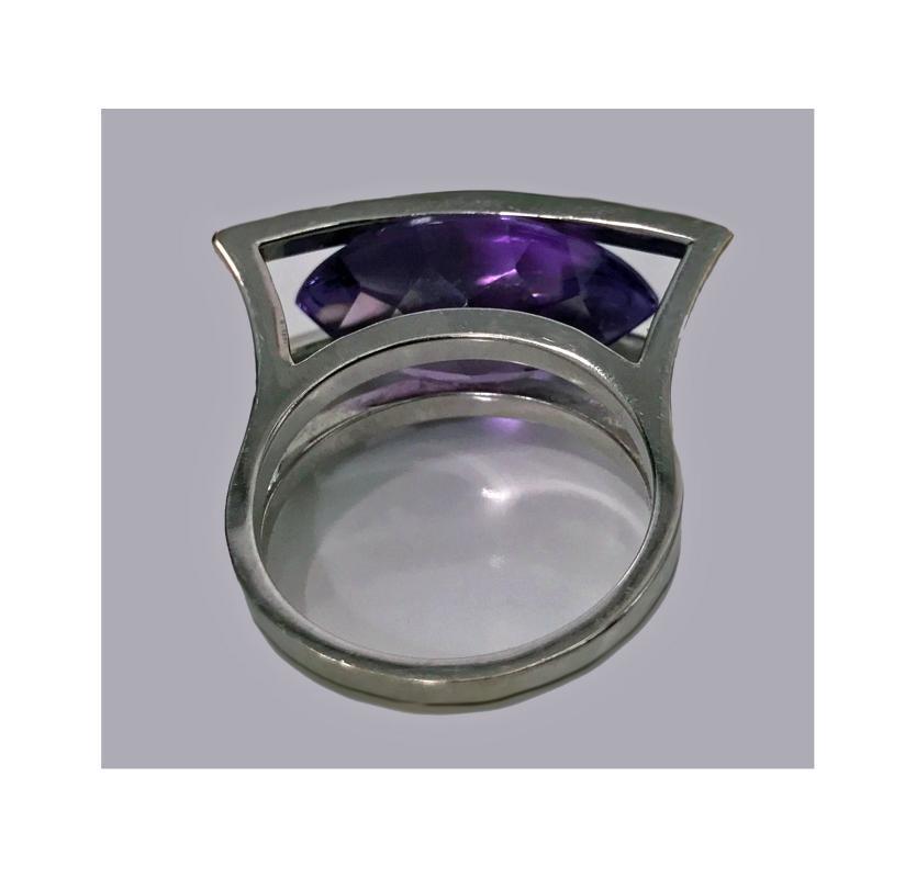 Modernist 18K white gold and Amethyst abstract Ring, 20th century