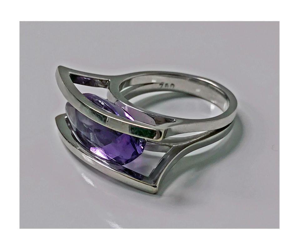 Modernist 18K white gold and Amethyst abstract Ring, 20th century