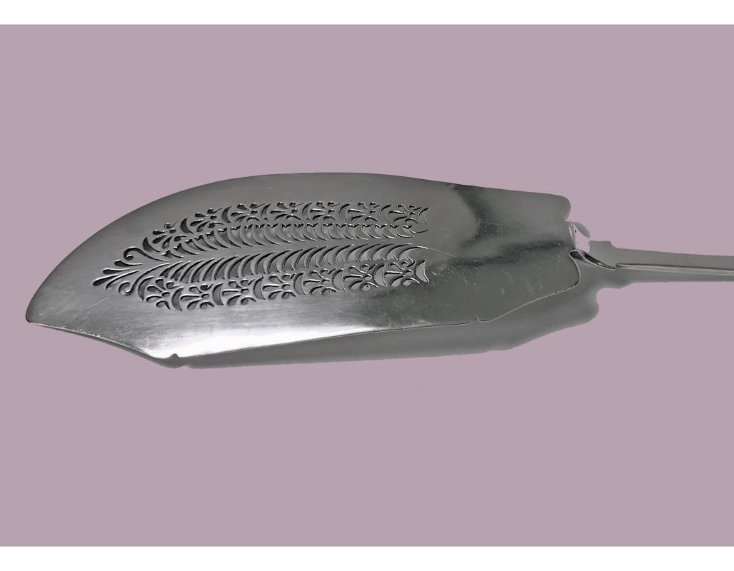 Antique Georgian Silver Fish Slice, London 1825, William Chawner.