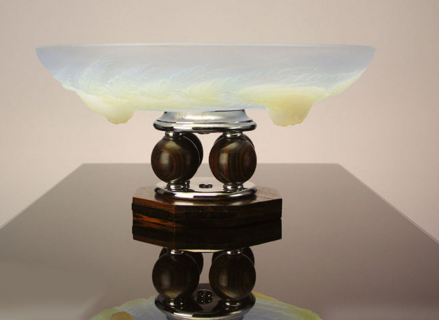 Etling French Art Deco opalescent Glass Centerpiece C.1930.