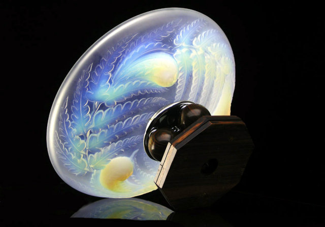 Etling French Art Deco opalescent Glass Centerpiece C.1930.
